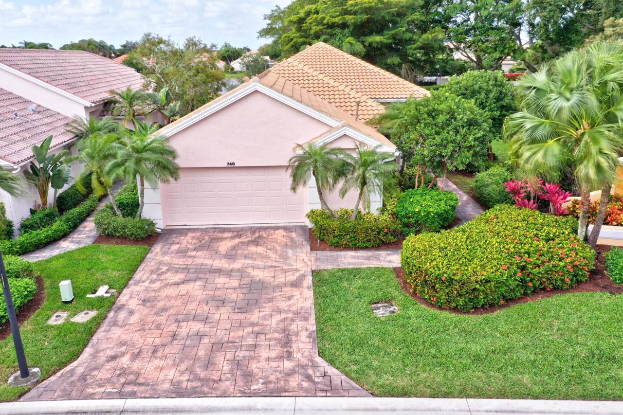 740 Pinehurst Way - Photo 1