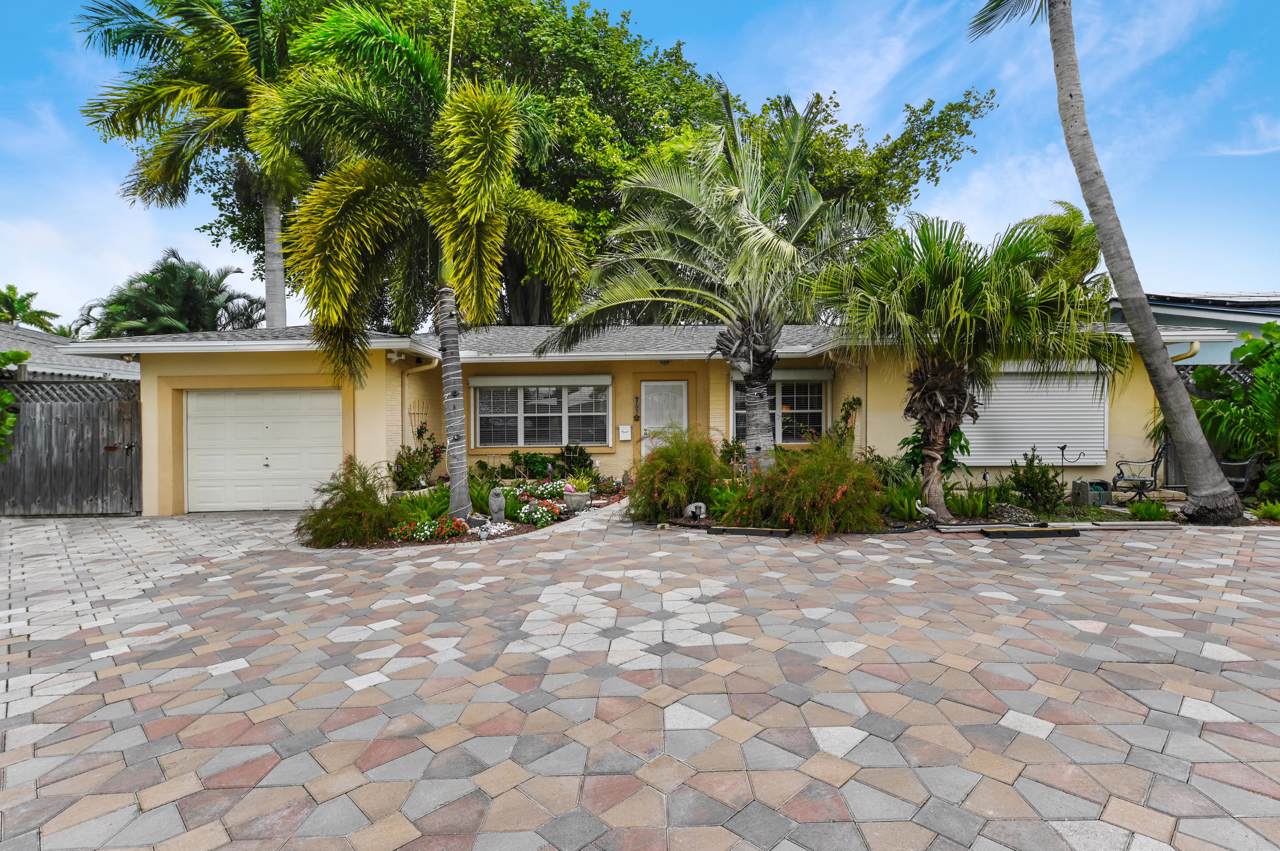 705 Shore Drive - Photo 1