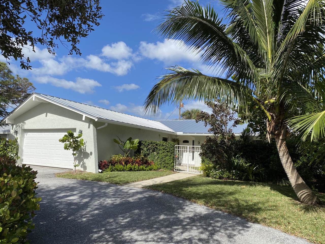 318 Fairway - Photo 1