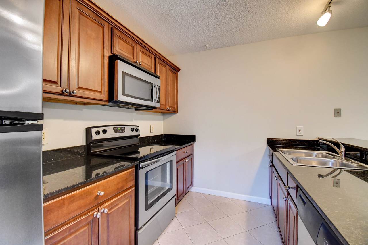 729 7th Way - Photo 1