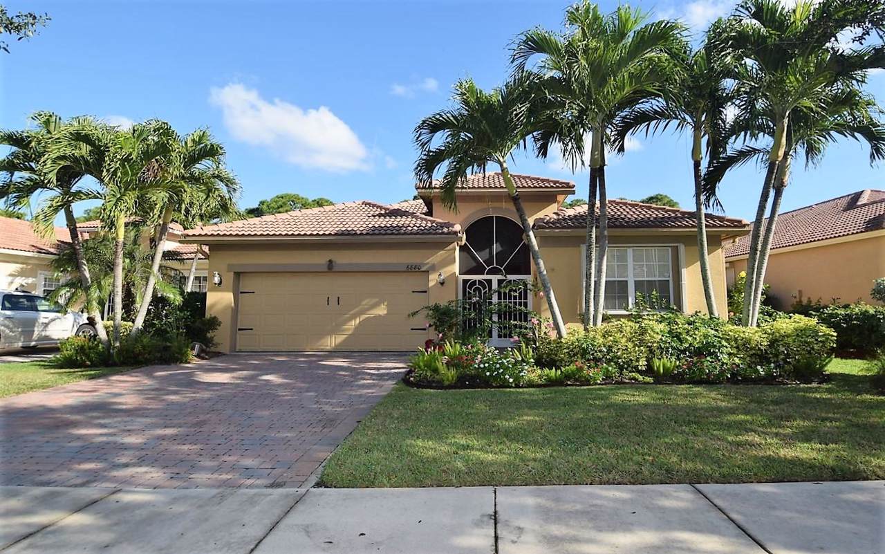 6880 Twin Oaks Circle - Photo 1