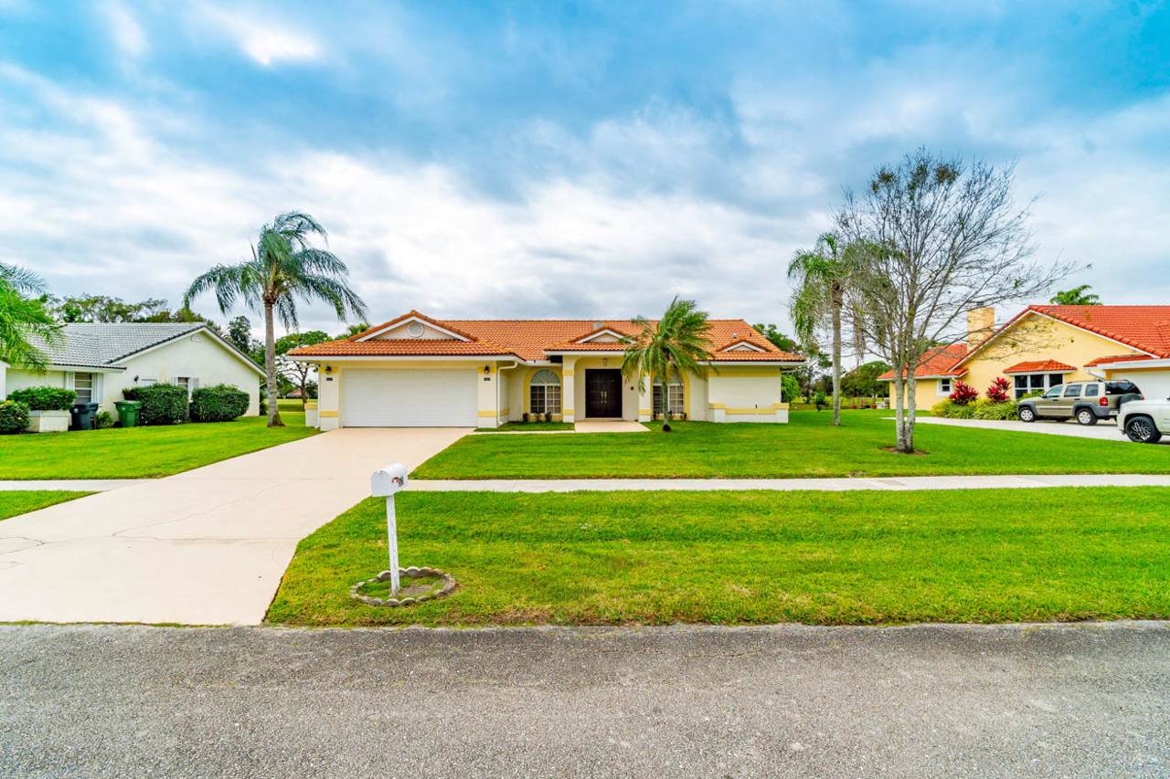 1527 Goodwood Terrace - Photo 1