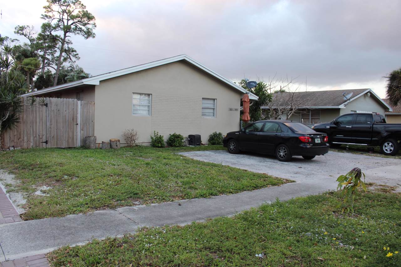 513 Perry Avenue - Photo 1
