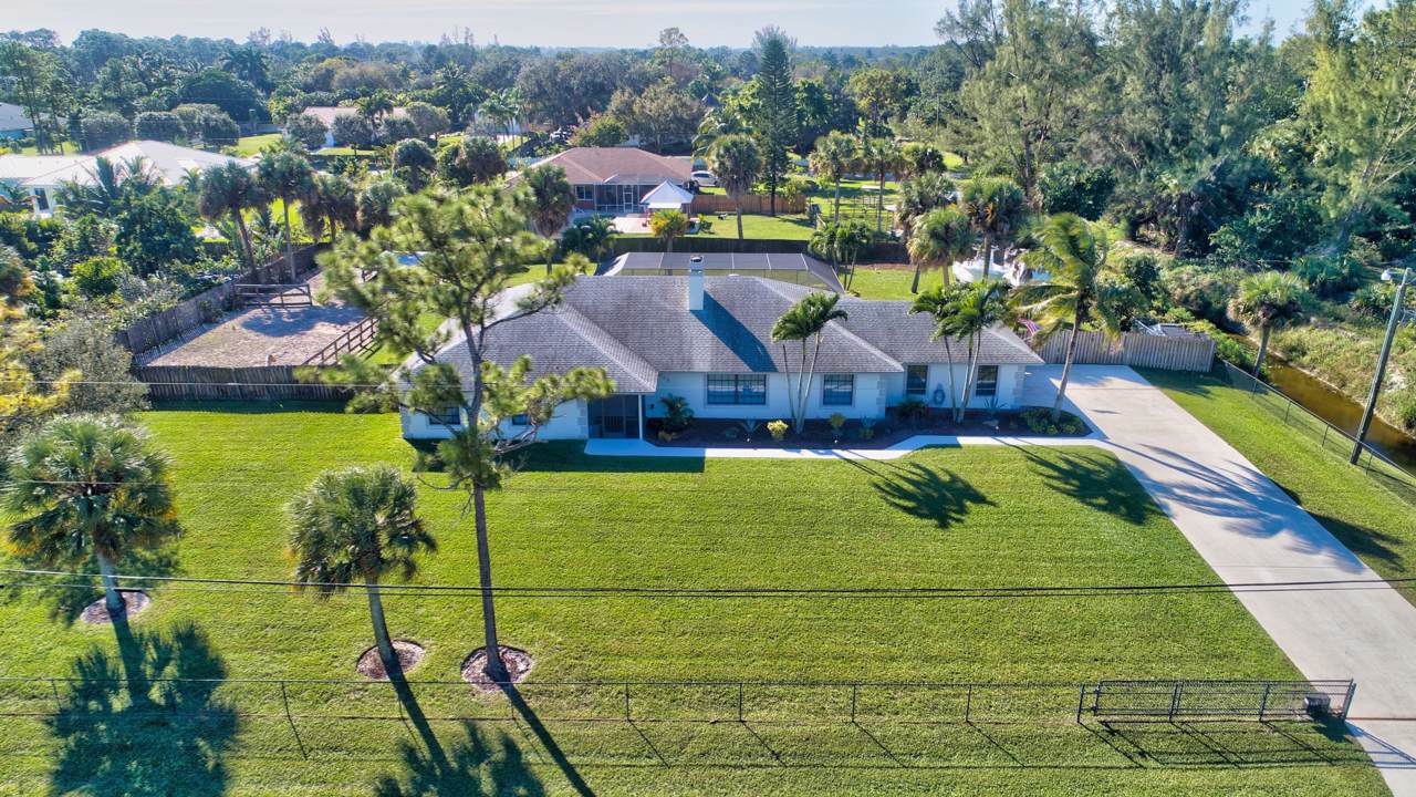 8606 Arrowhead Drive - Photo 1