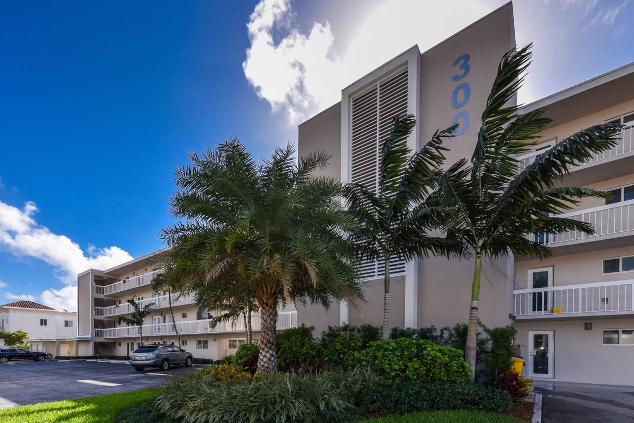 300 Royal Palm Road - Photo 1