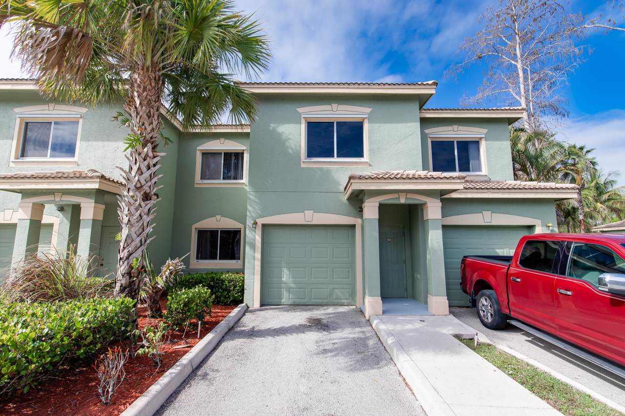 310 Crestwood Circle - Photo 1