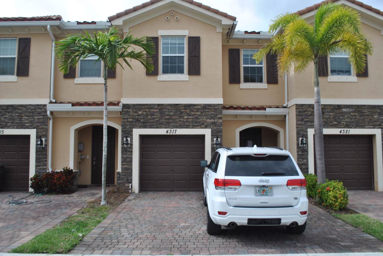 4317 Brewster Lane - Photo 1