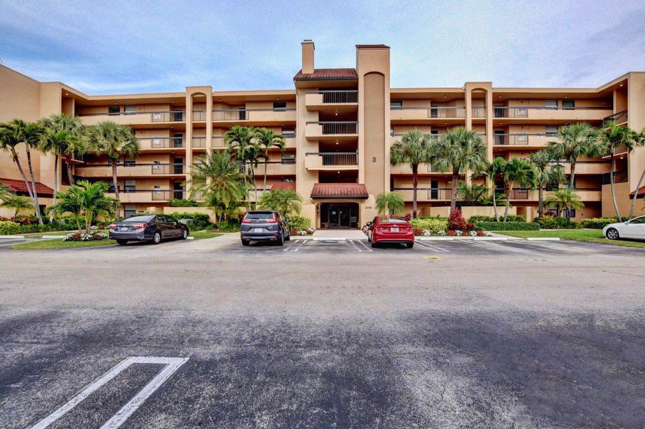2455 Lindell Boulevard - Photo 1
