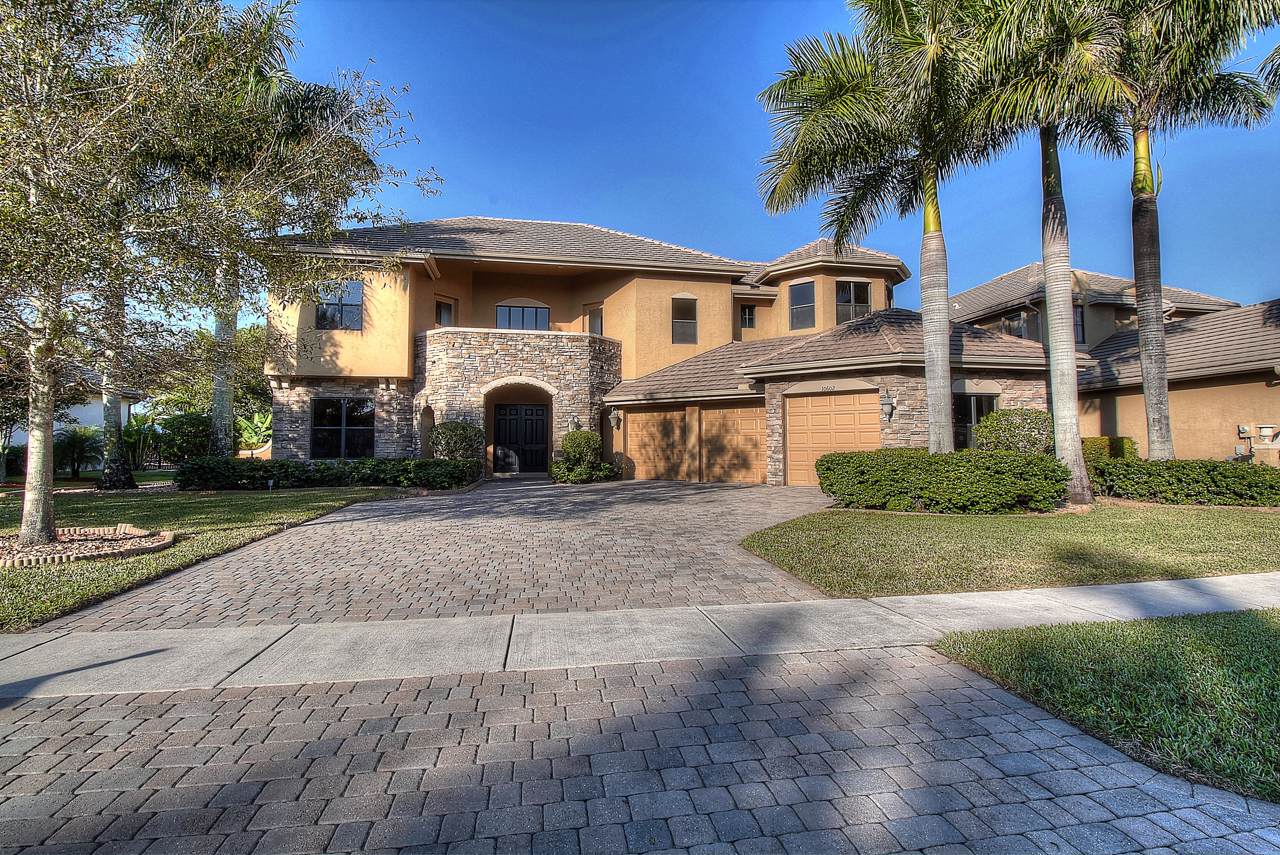 10602 Versailles Boulevard - Photo 1
