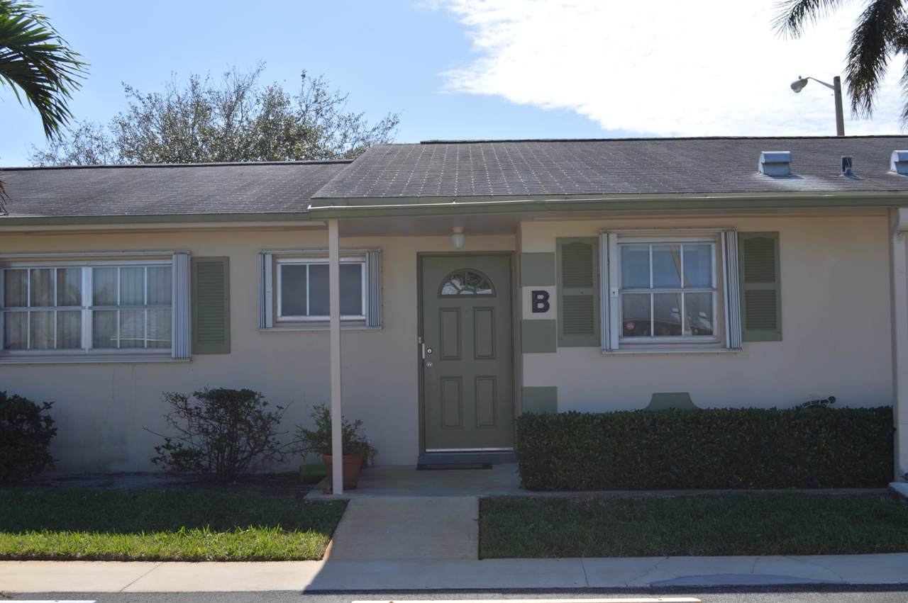 5423 Cresthaven Boulevard - Photo 1