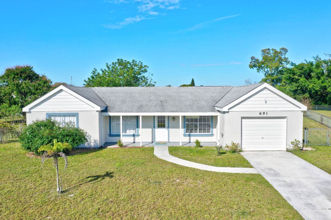 691 Everett Court - Photo 1
