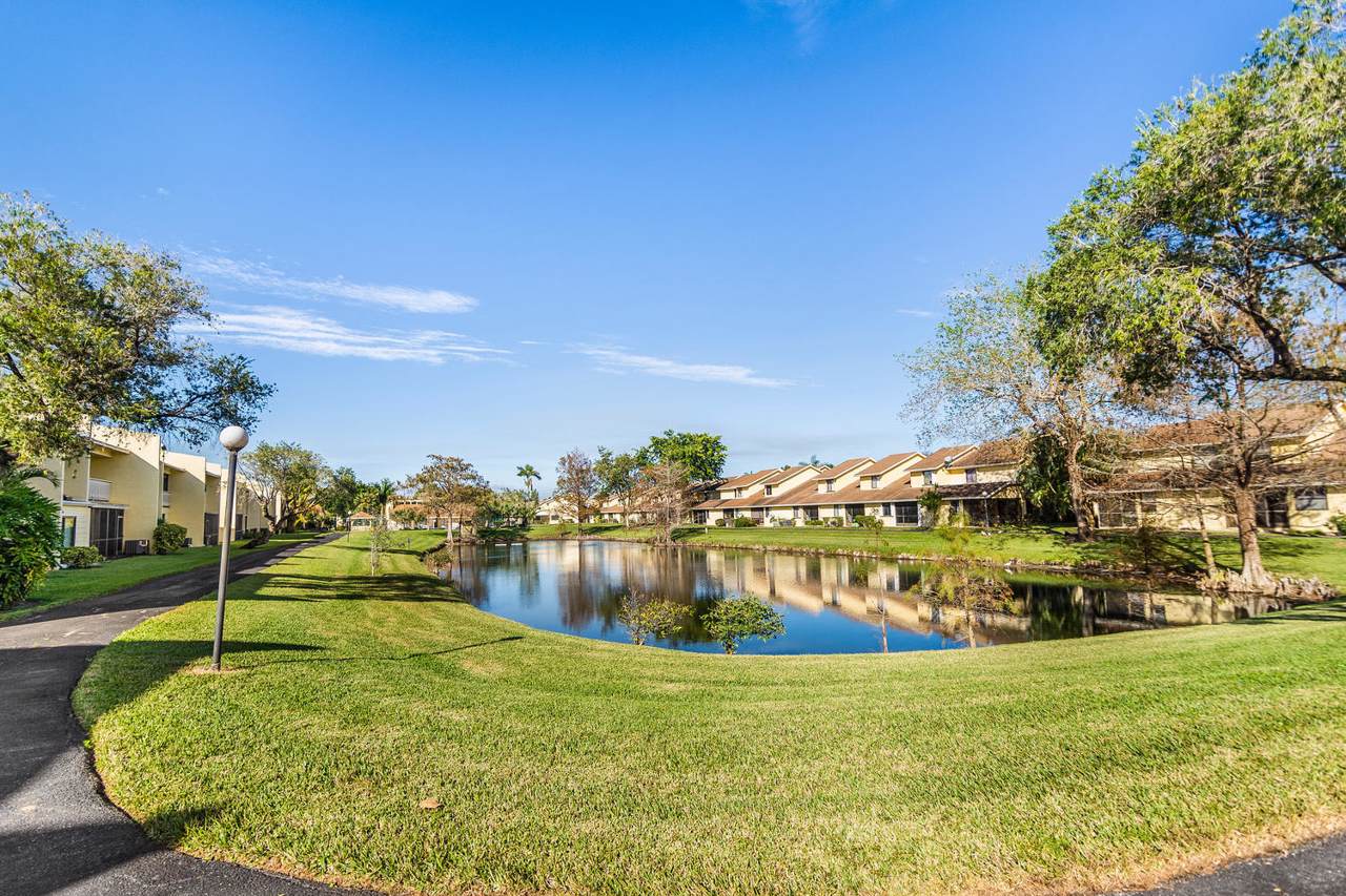 1559 Woodbridge Lakes Cir Circle - Photo 1