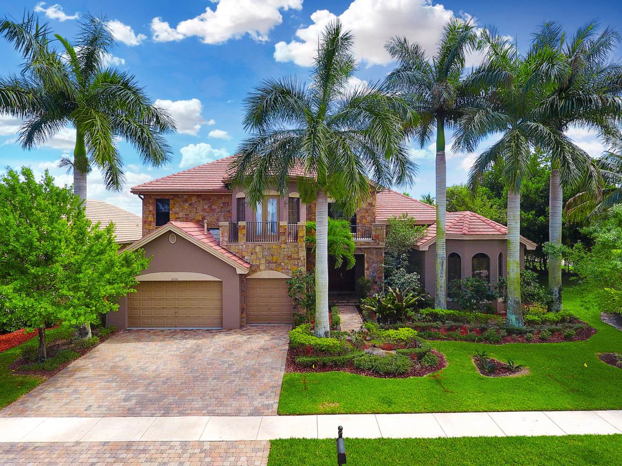 10778 Versailles Boulevard - Photo 1