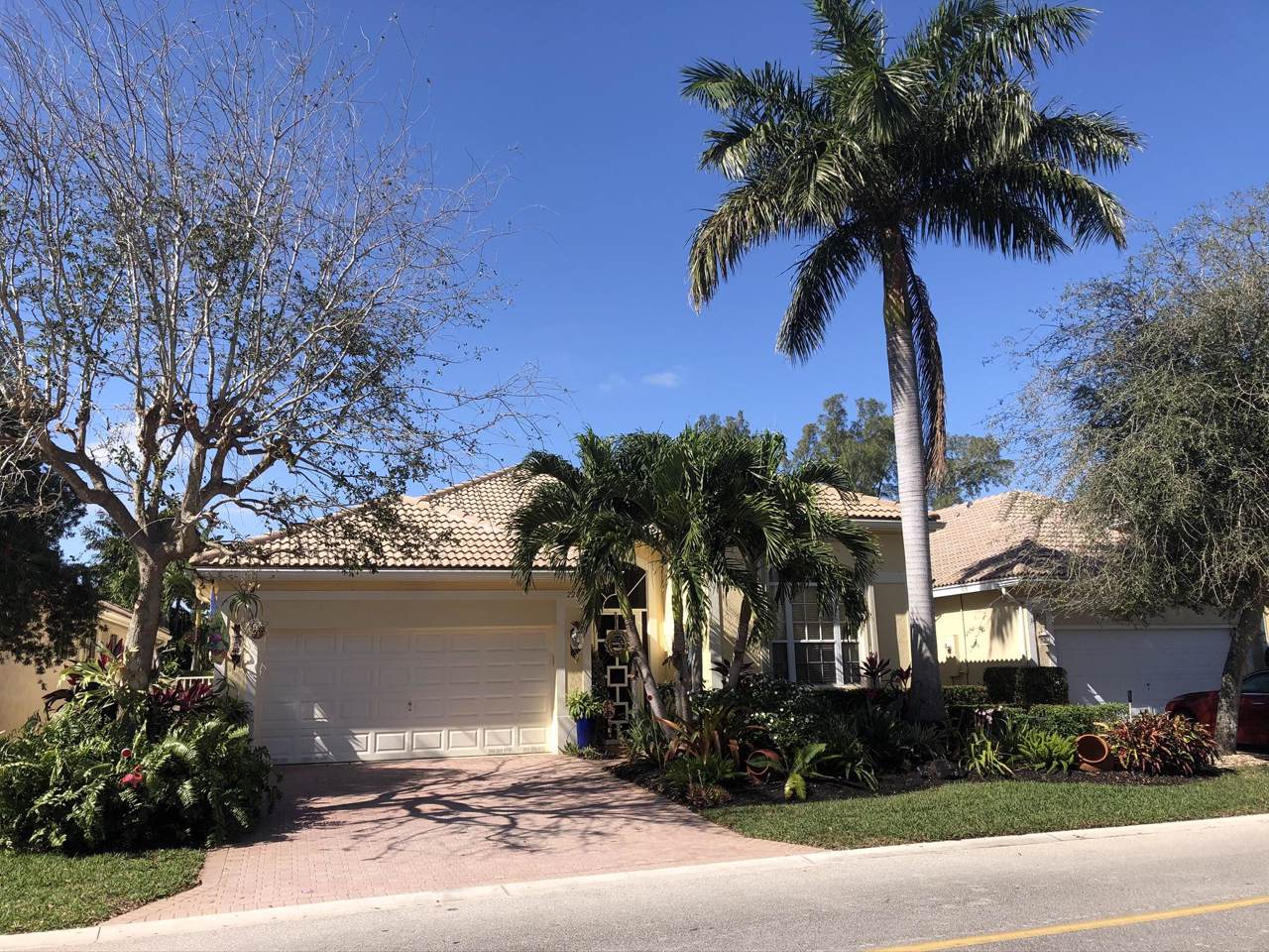 220 Palm Circle - Photo 1