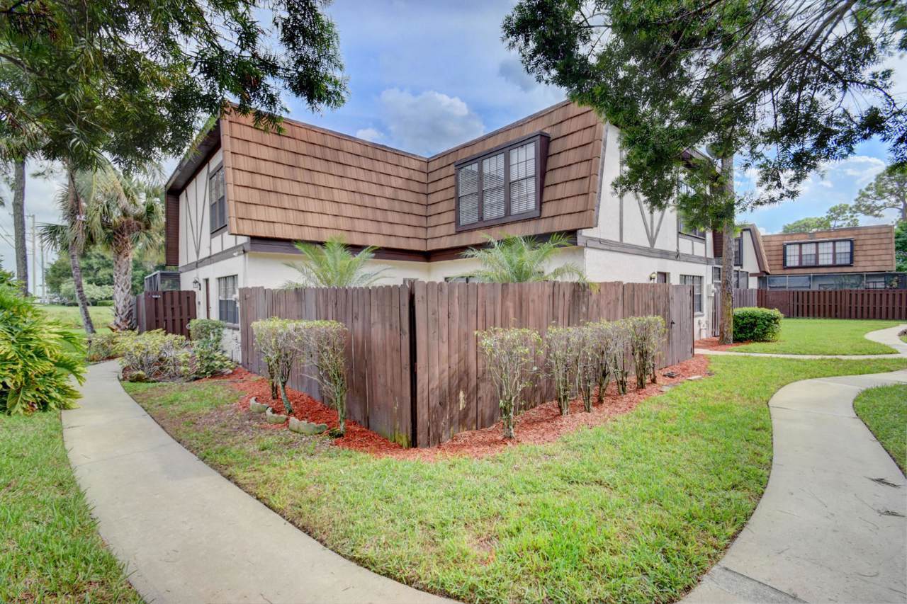 104 Weybridge Circle - Photo 1