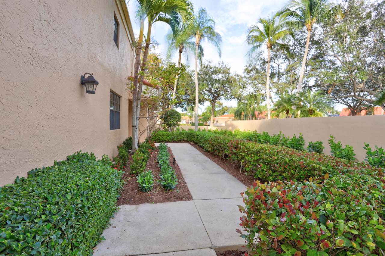 17388 Boca Club Boulevard - Photo 1