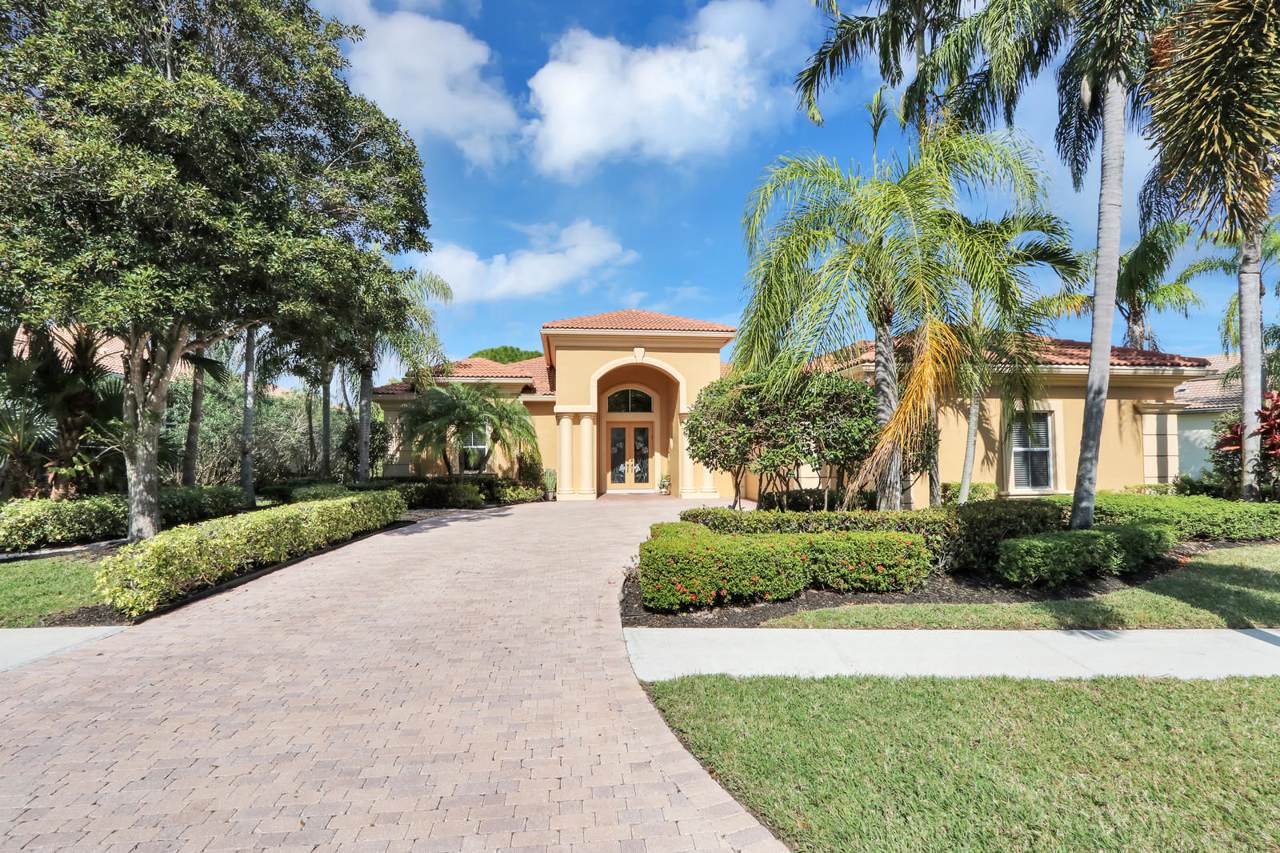 9020 Lakes Boulevard - Photo 1