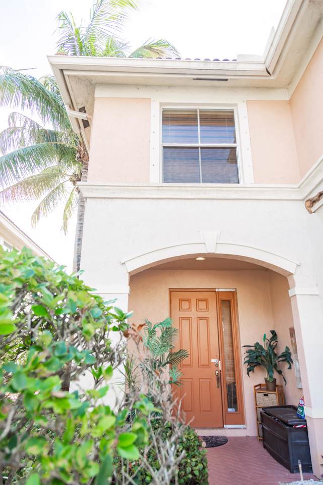 6113 Seminole Gardens Circle - Photo 1