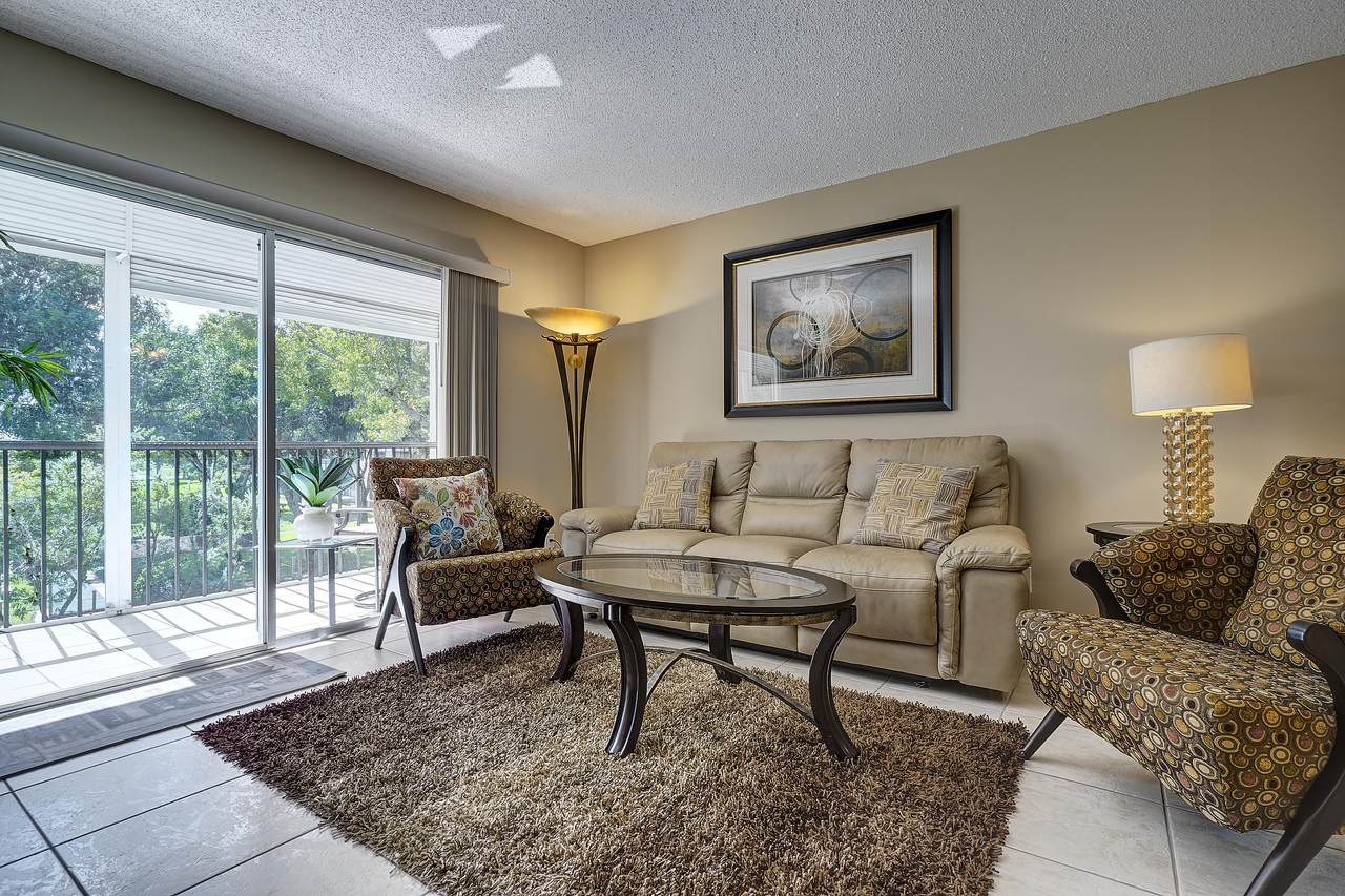 7286 Huntington Lane - Photo 1
