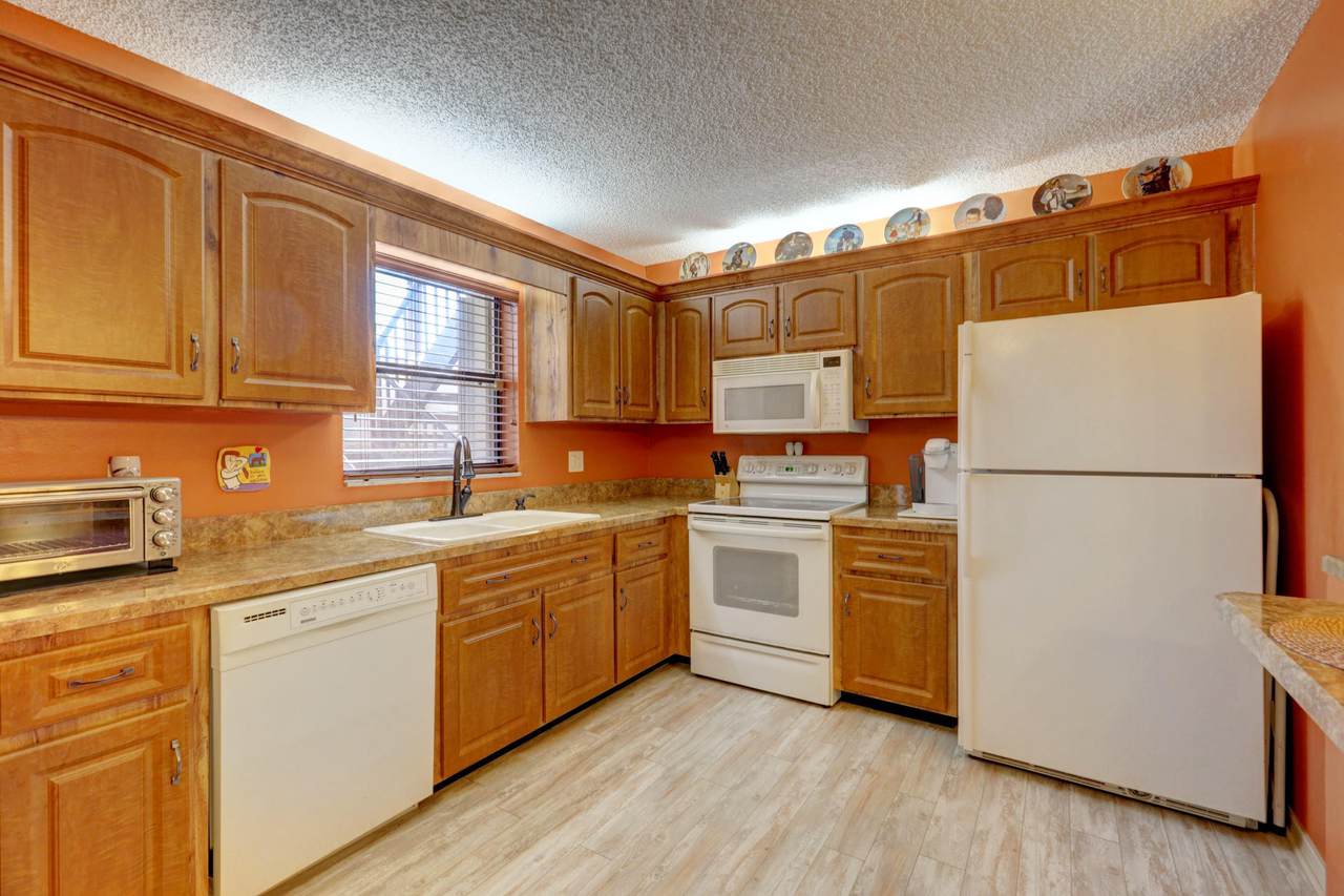 6531 Federal Highway - Photo 1