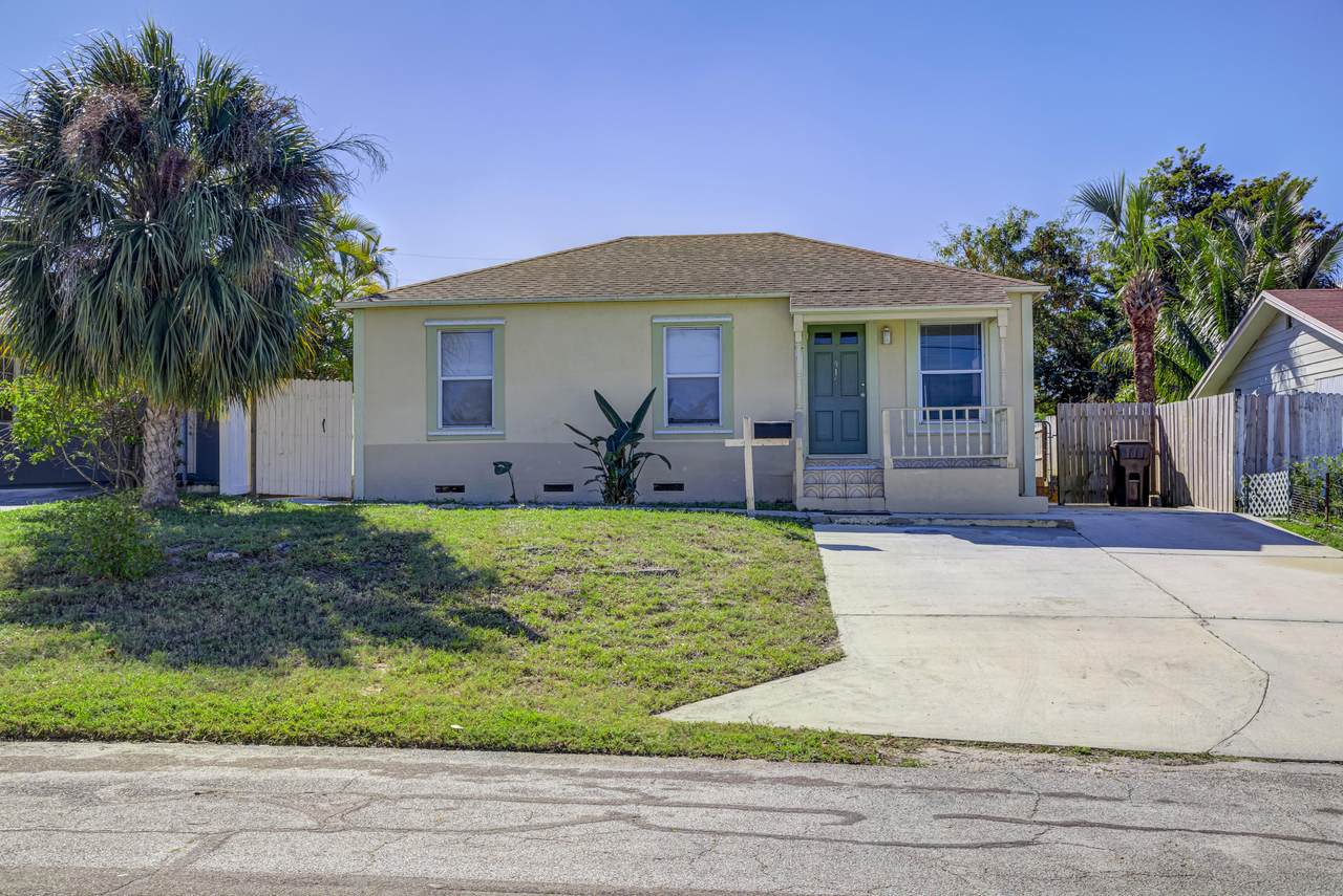 916 Francis Street - Photo 1
