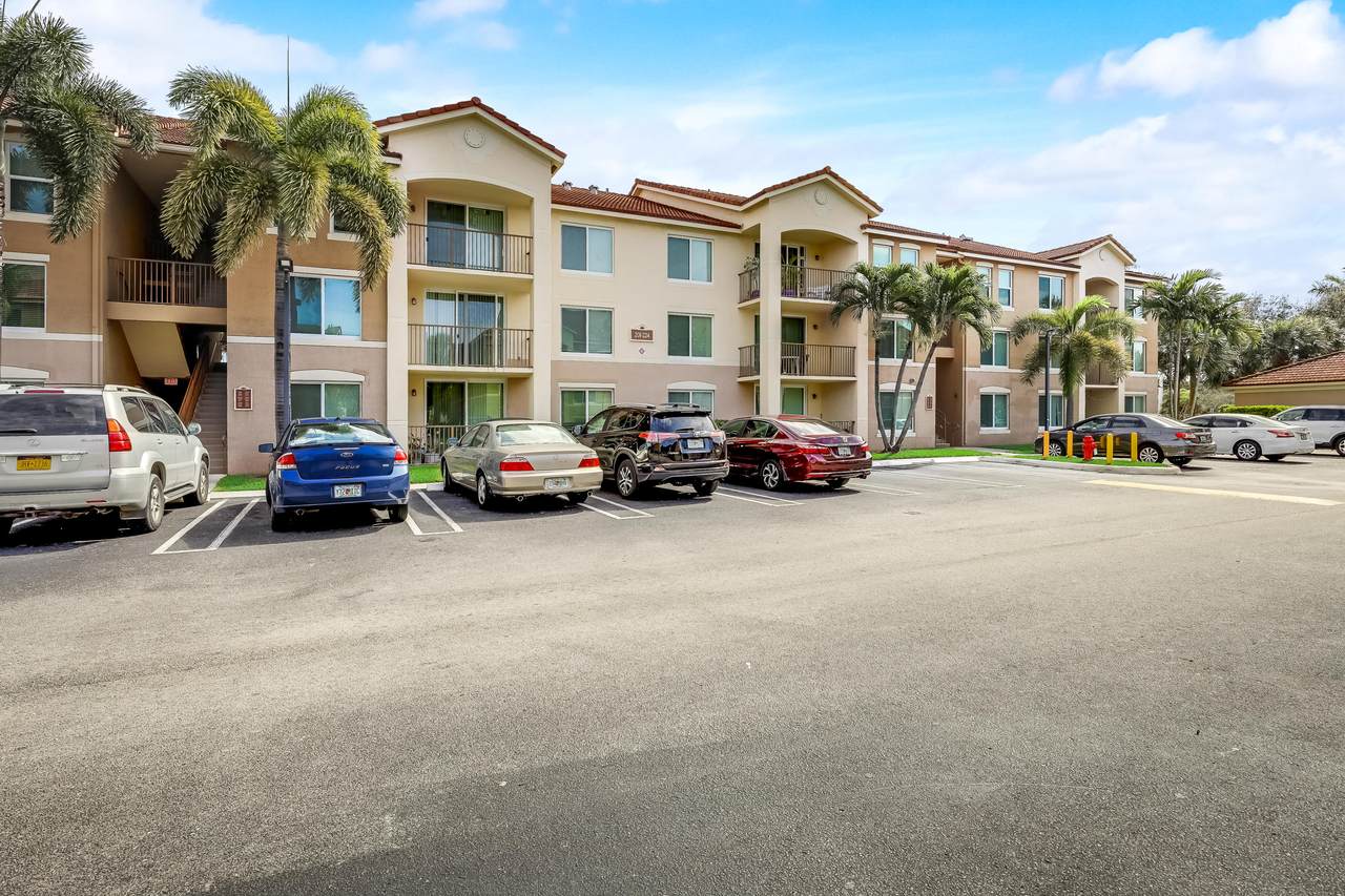 224 Villa Circle - Photo 1