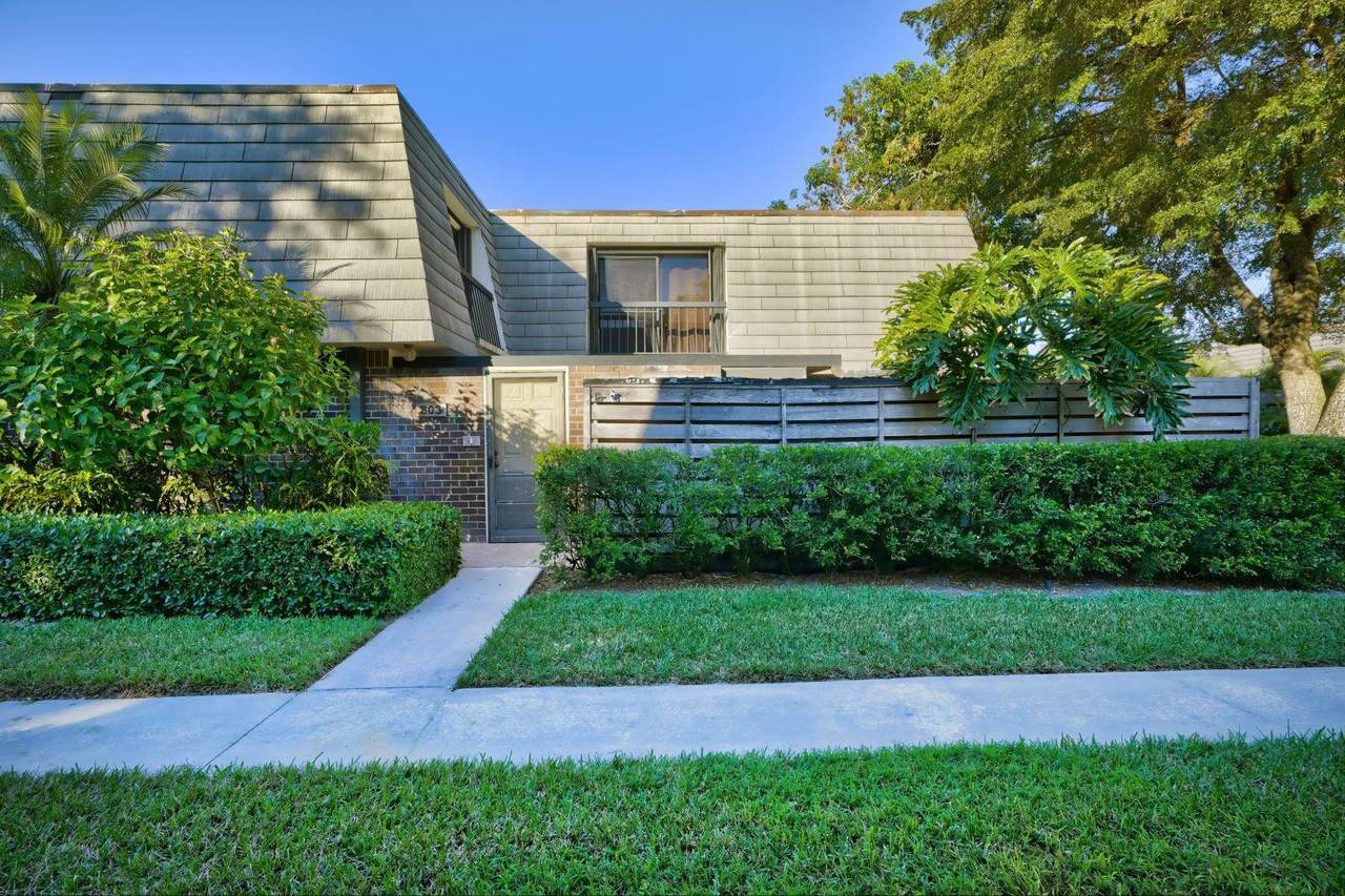 803 8th Terrace - Photo 1
