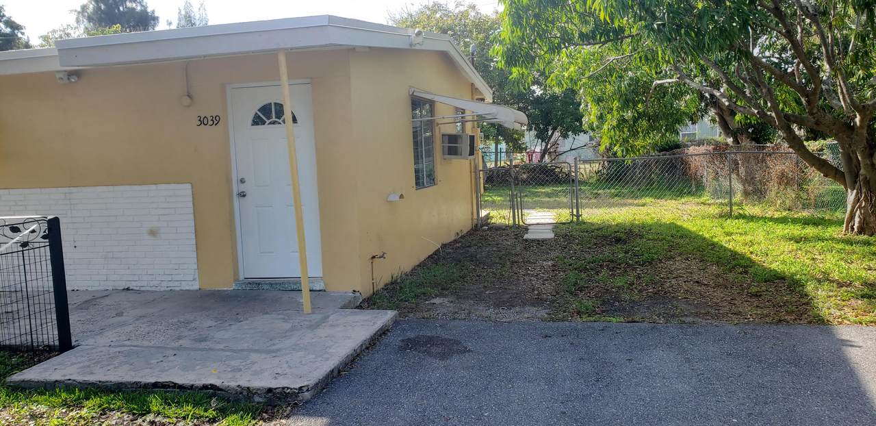 3039 Palm Drive - Photo 1