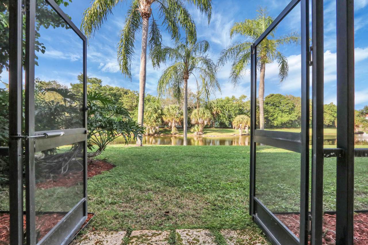 5550 Coach House Circle - Photo 1
