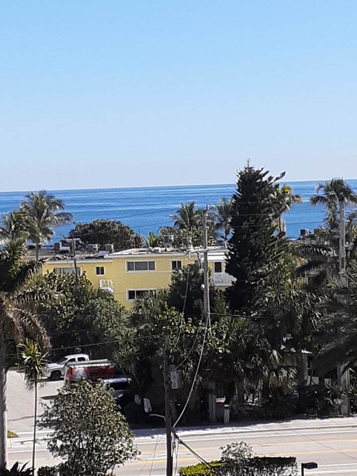 1391 Ocean Boulevard - Photo 1