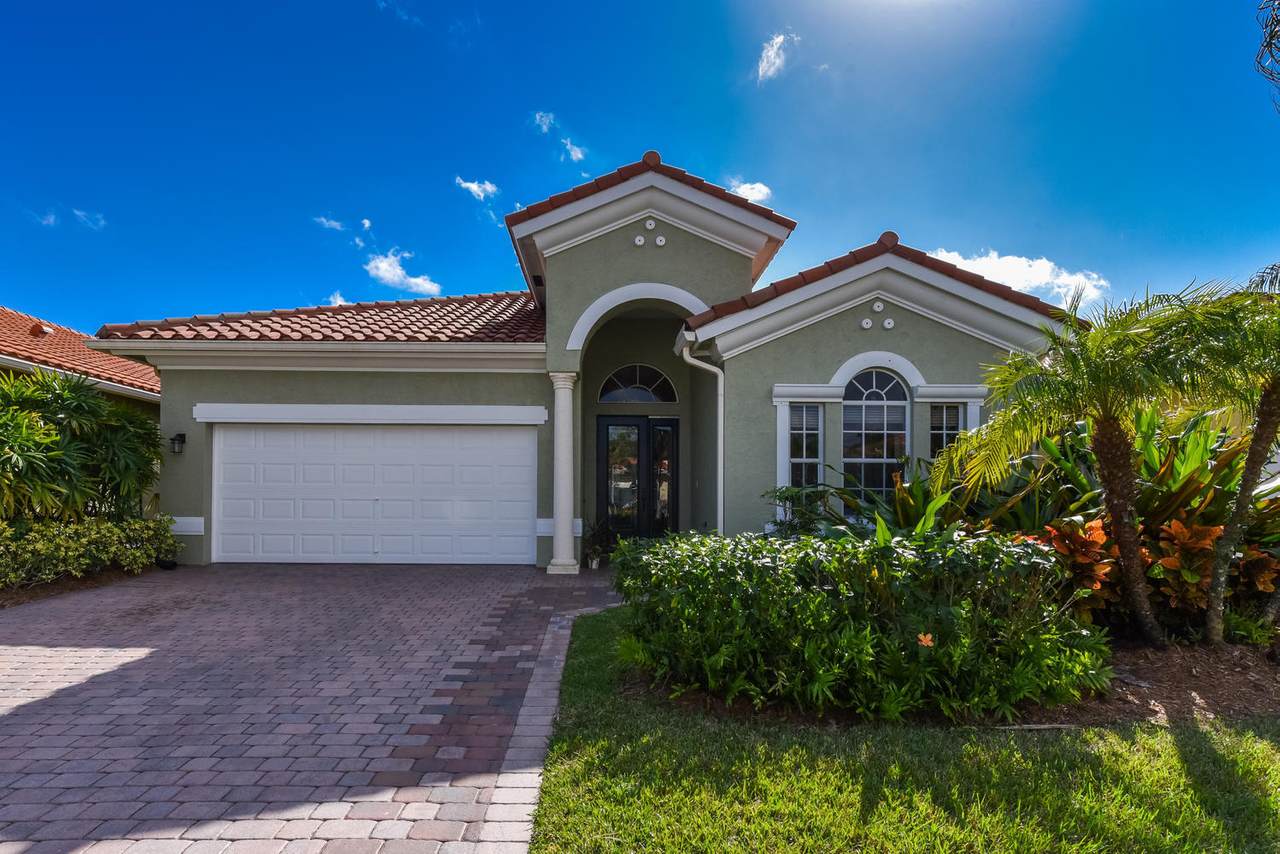 843 Pebble Lane - Photo 1