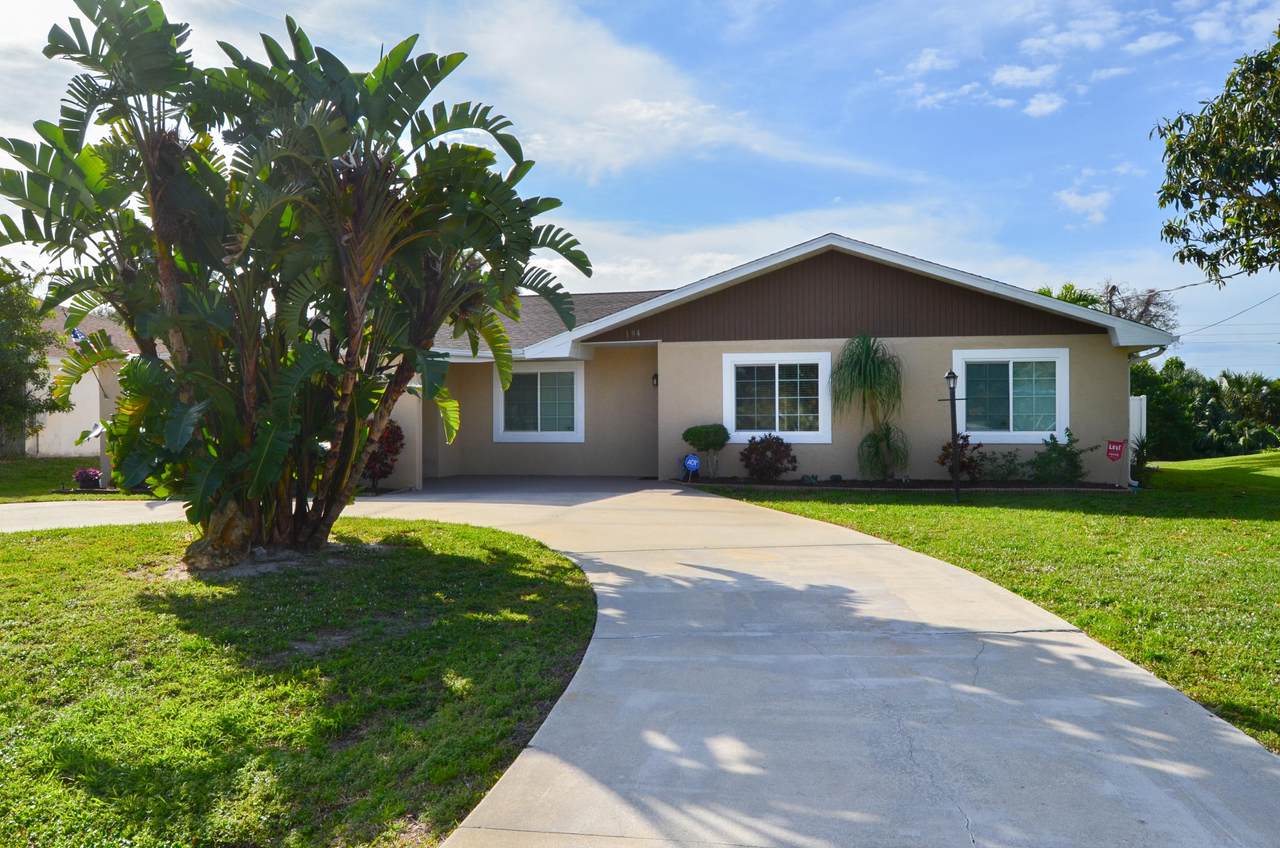 194 Essex Drive - Photo 1