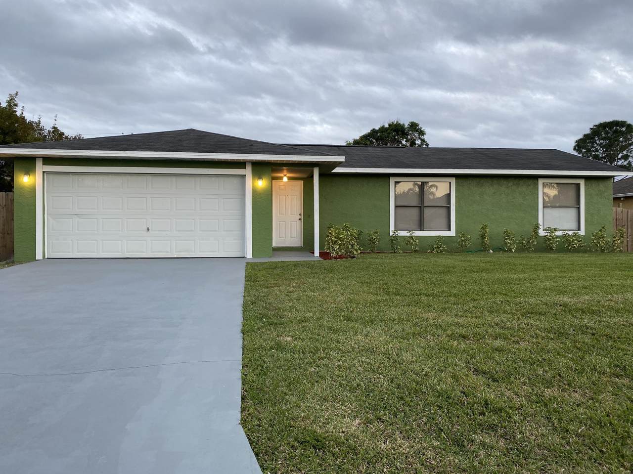 480 Meadow Terrace - Photo 1