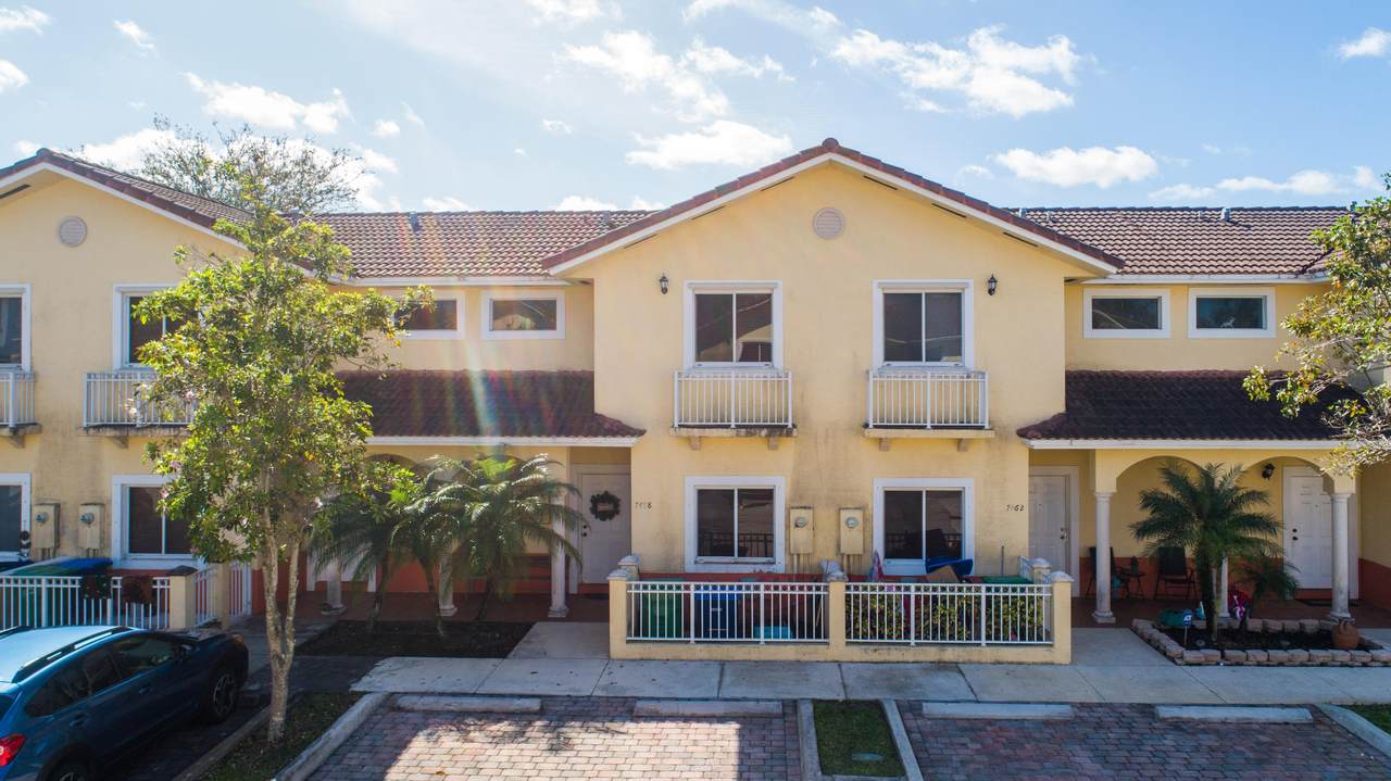 7458 178th Terrace - Photo 1