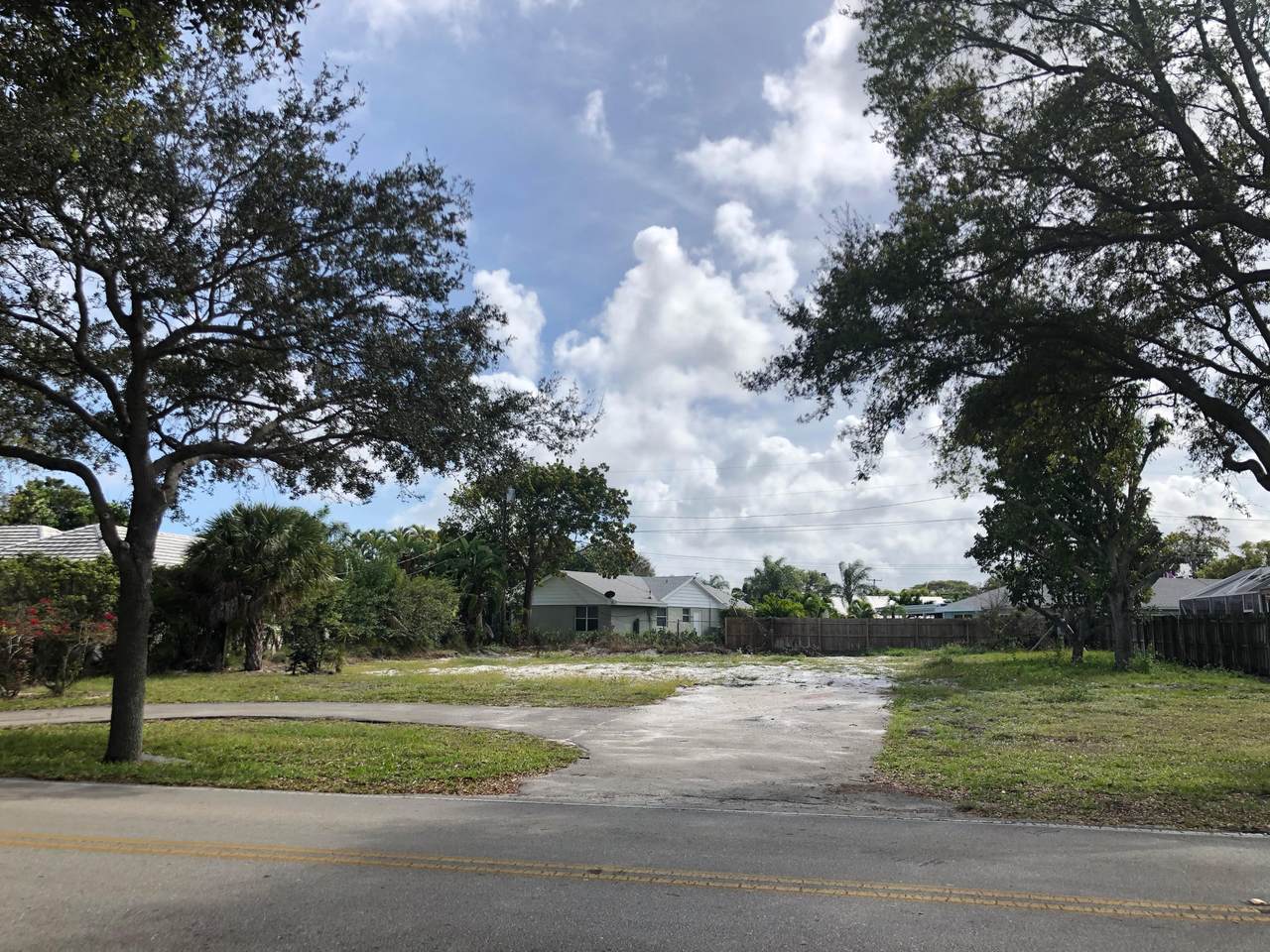299 Country Club Drive - Photo 1