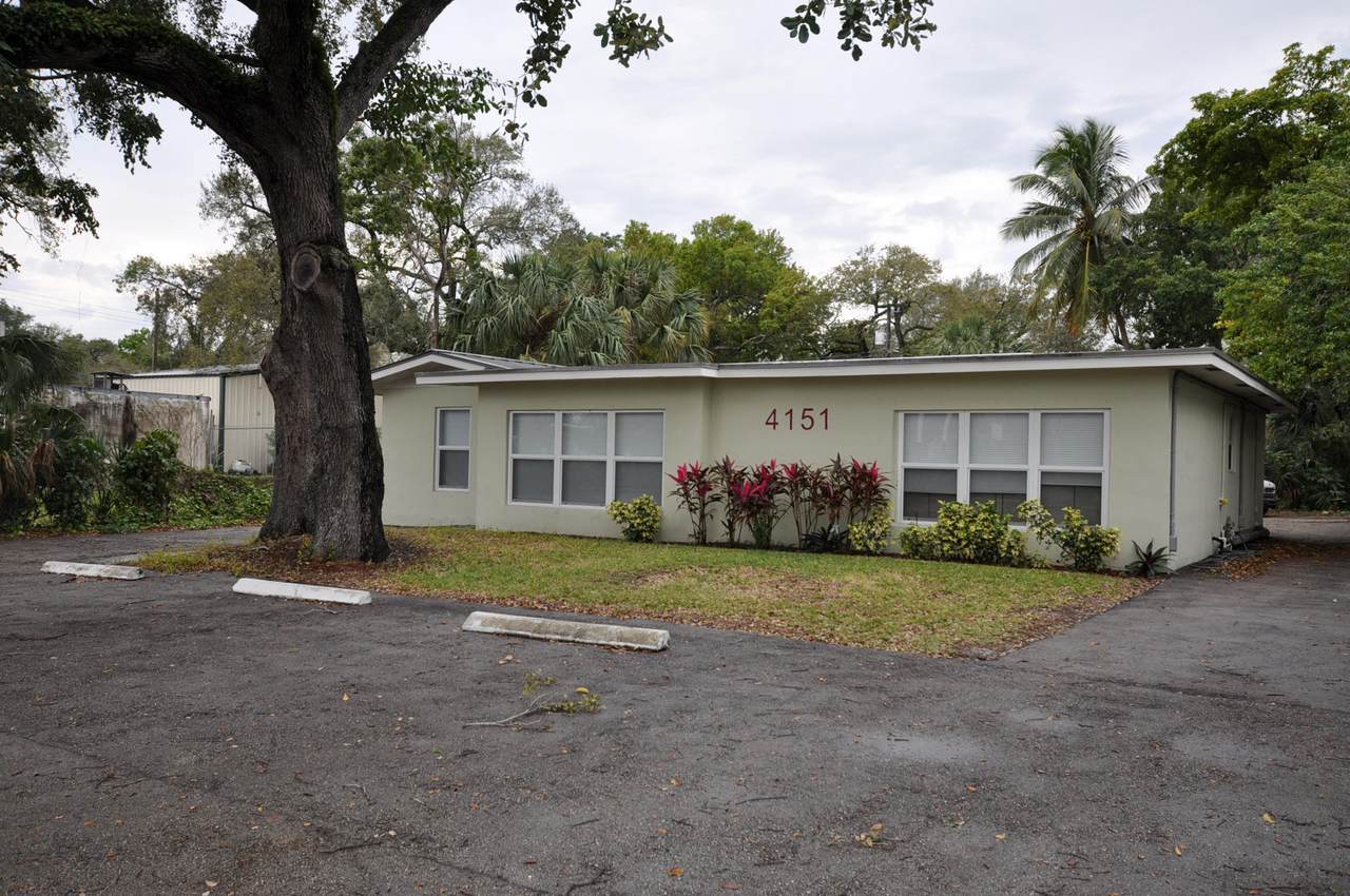 4151 Ravenswood Road - Photo 1