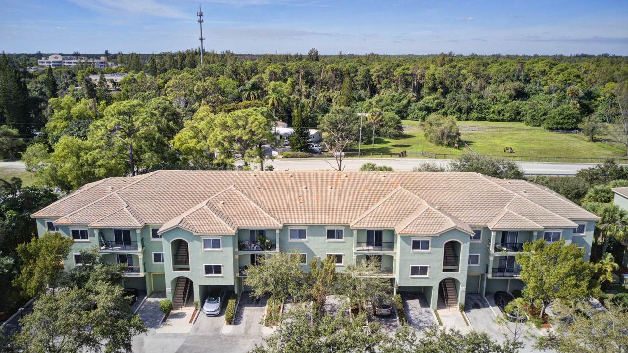 350 Crestwood Circle - Photo 1