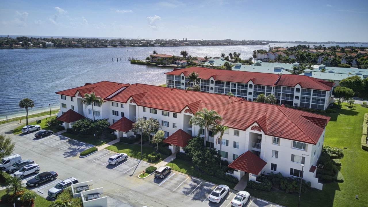 109 Half Moon Circle - Photo 1