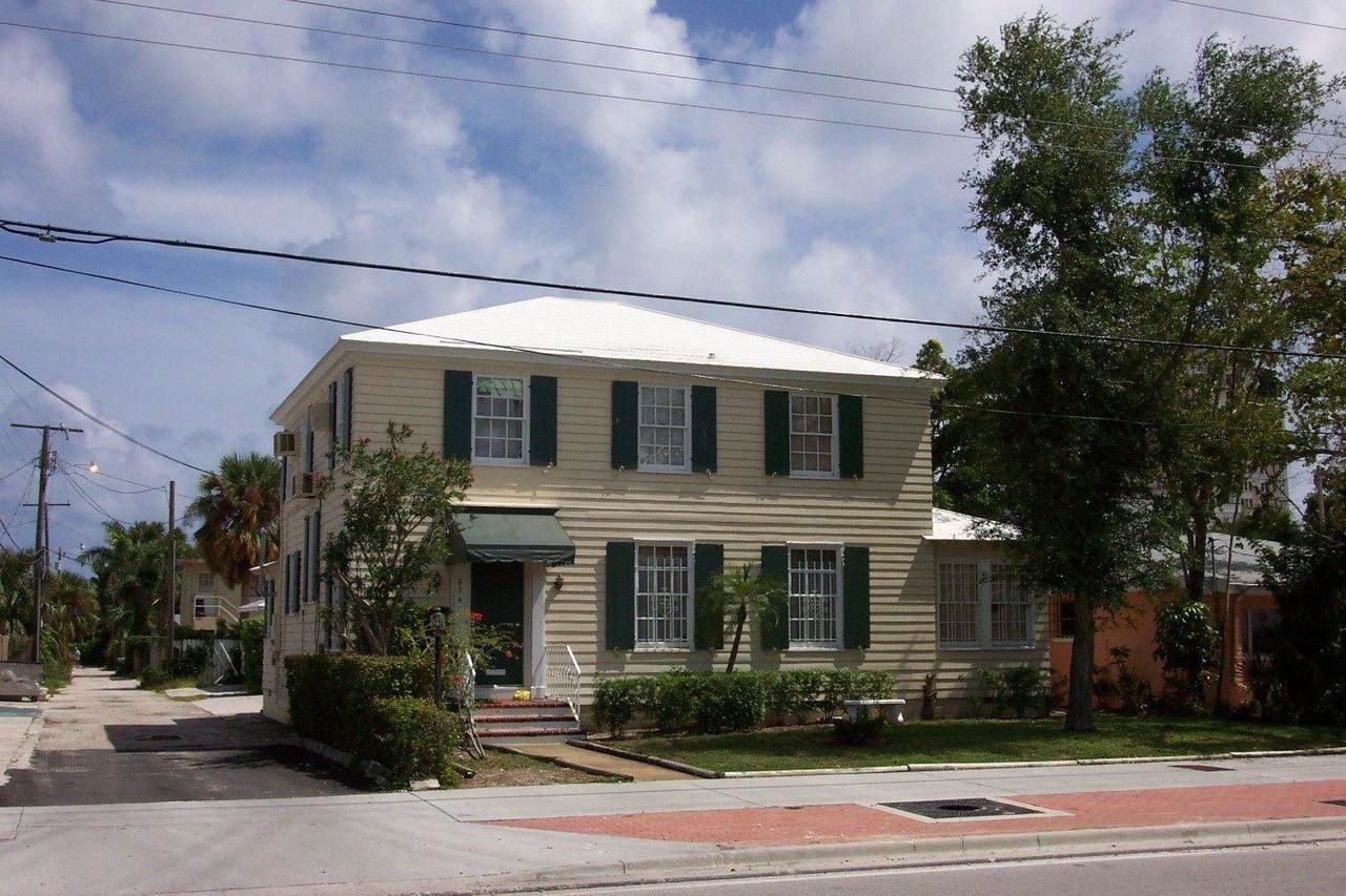 904 Olive Avenue - Photo 1