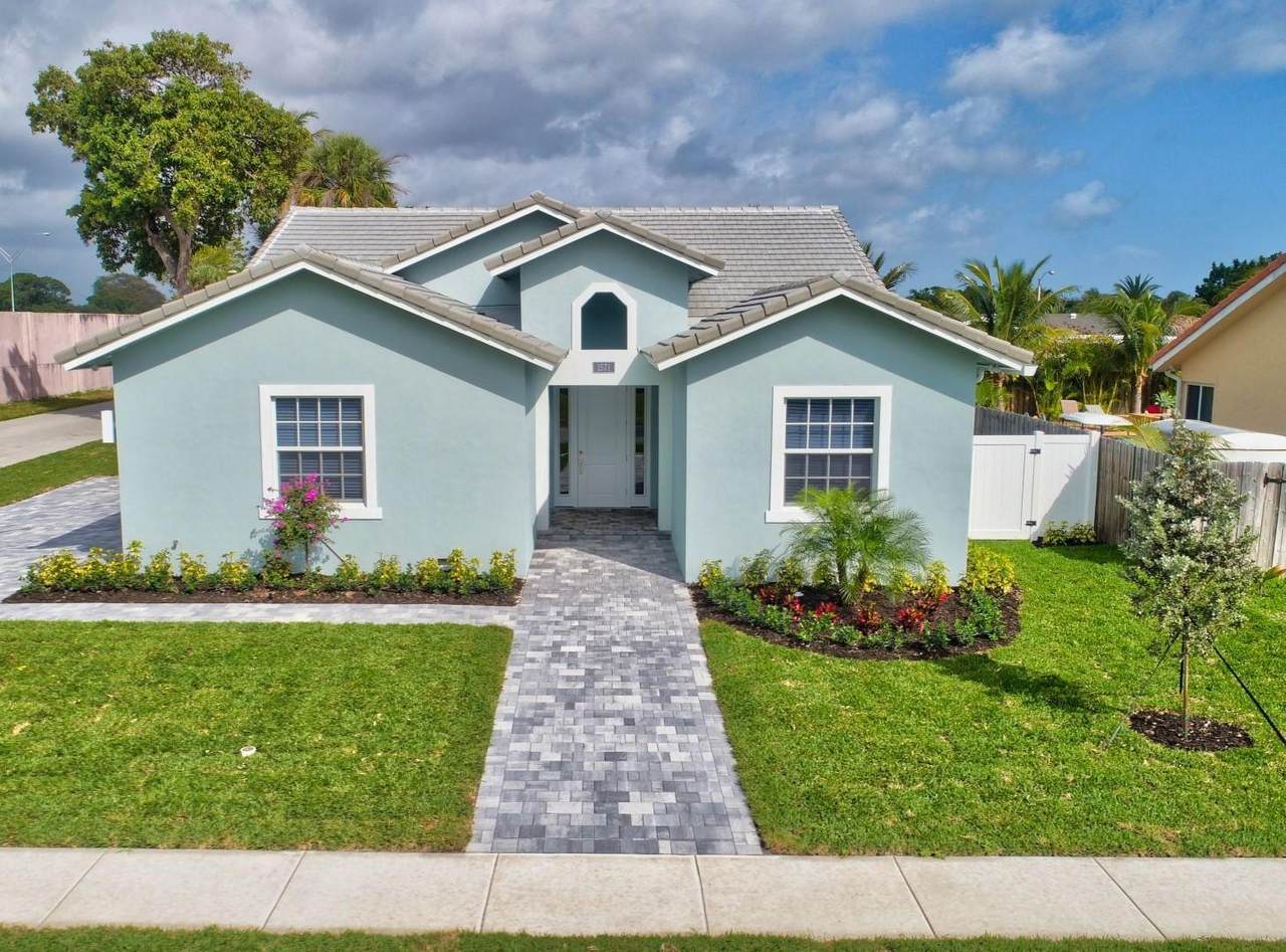 1571 14 Street - Photo 1