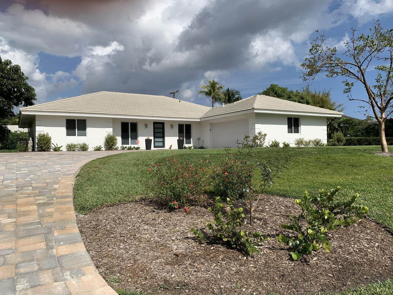 252 Country Club Drive - Photo 1