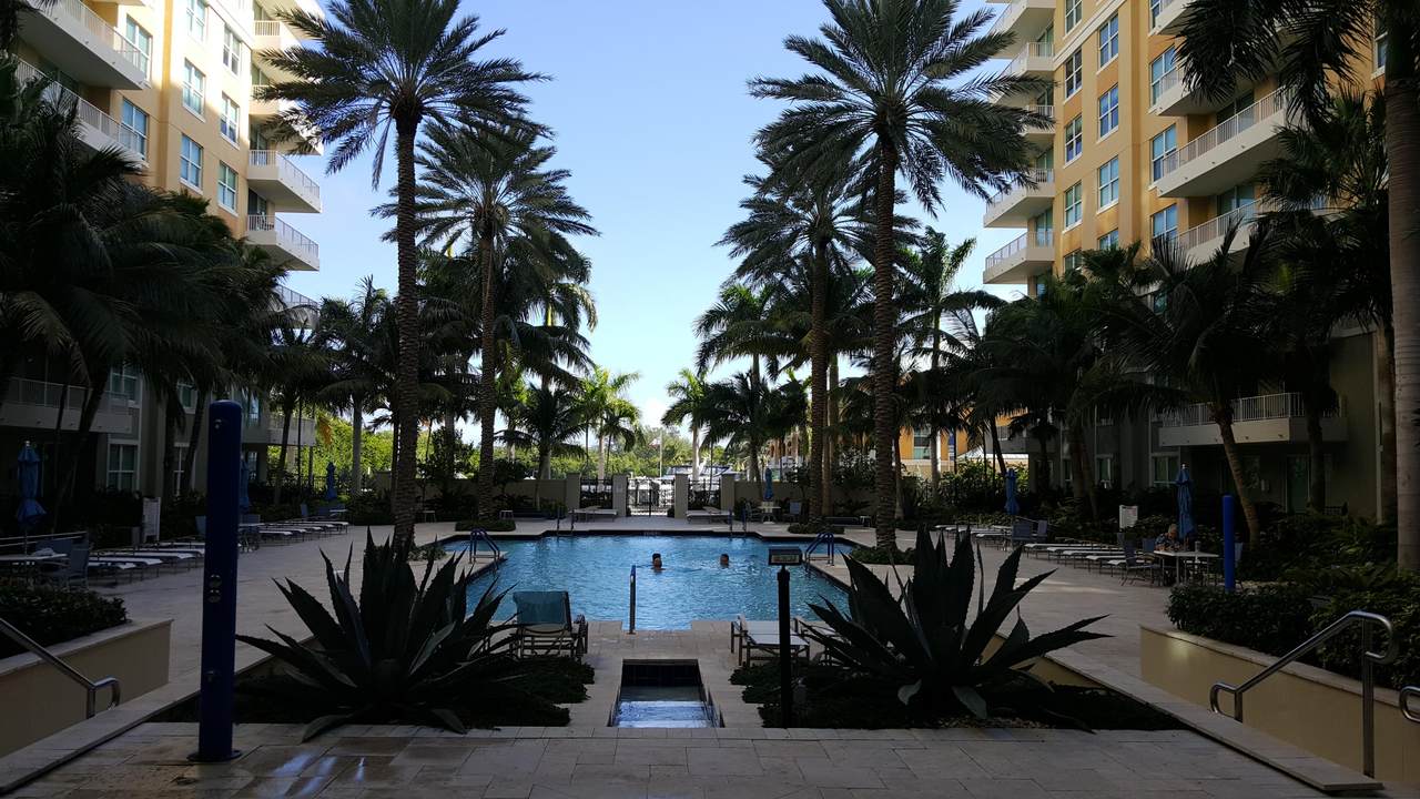 625 Casa Loma Boulevard - Photo 1
