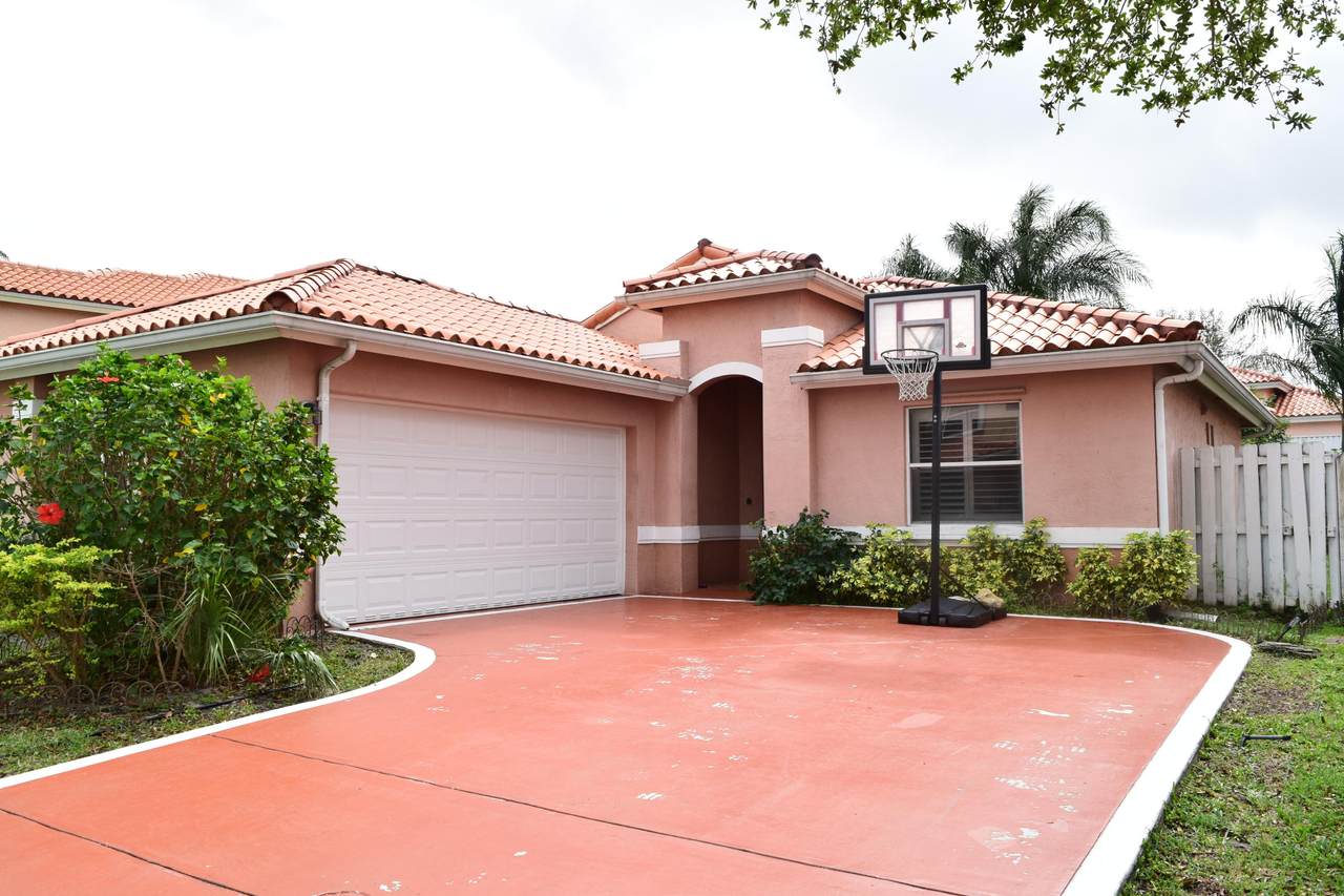 6574 Geneva Street - Photo 1
