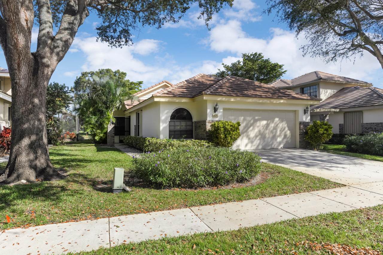 4425 Sherwood Forest Drive - Photo 1