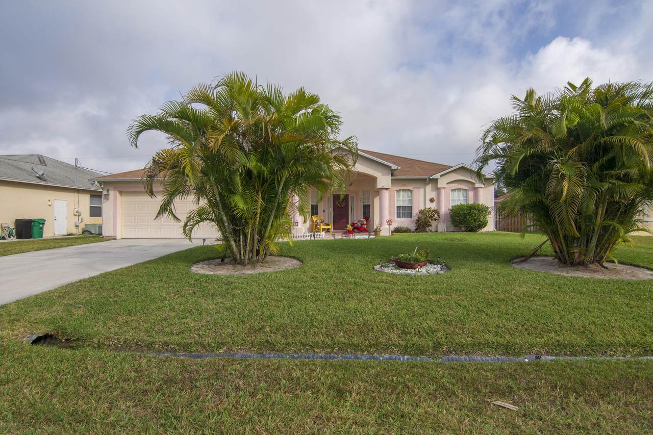 2392 Kent Circle - Photo 1