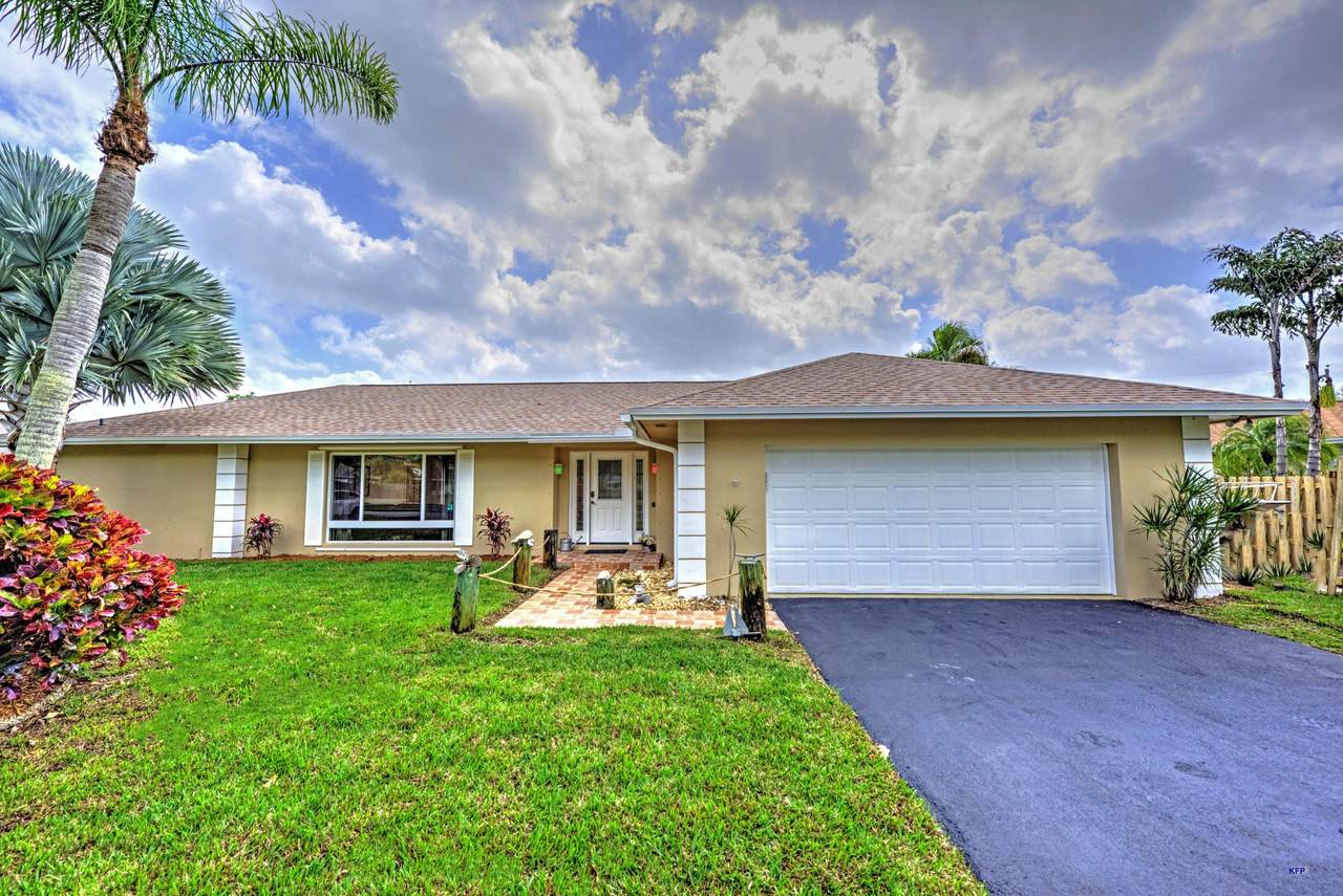 355 Country Club Drive - Photo 1