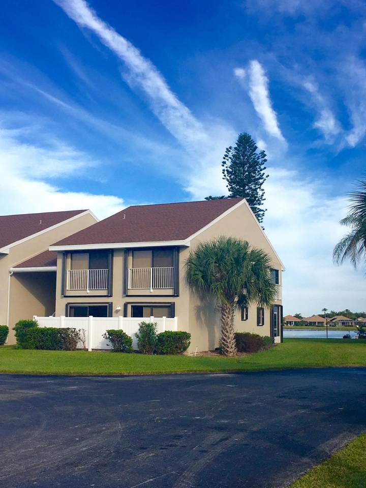 3210 Lakeview Circle - Photo 1