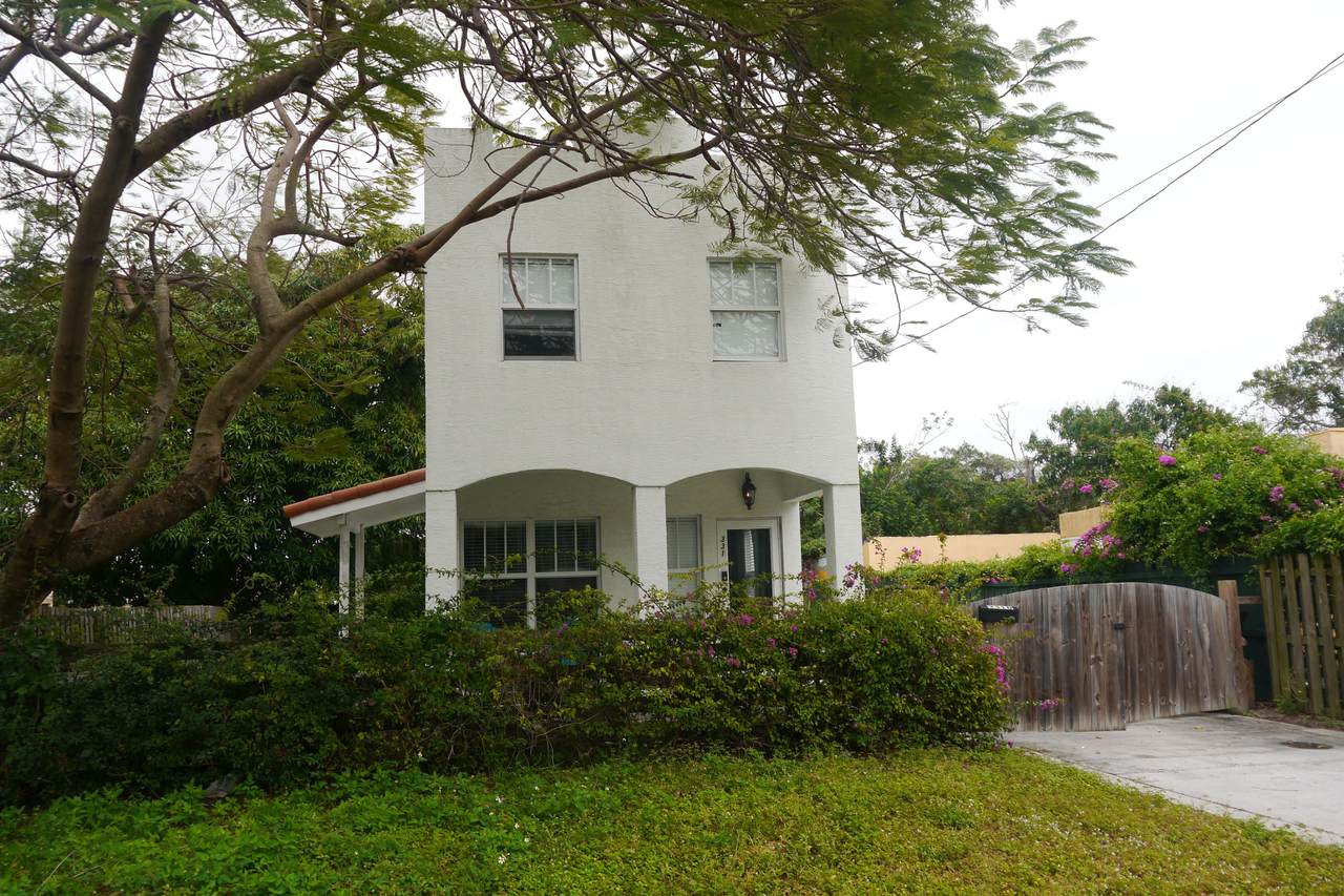 3310 Greenwood Avenue - Photo 1
