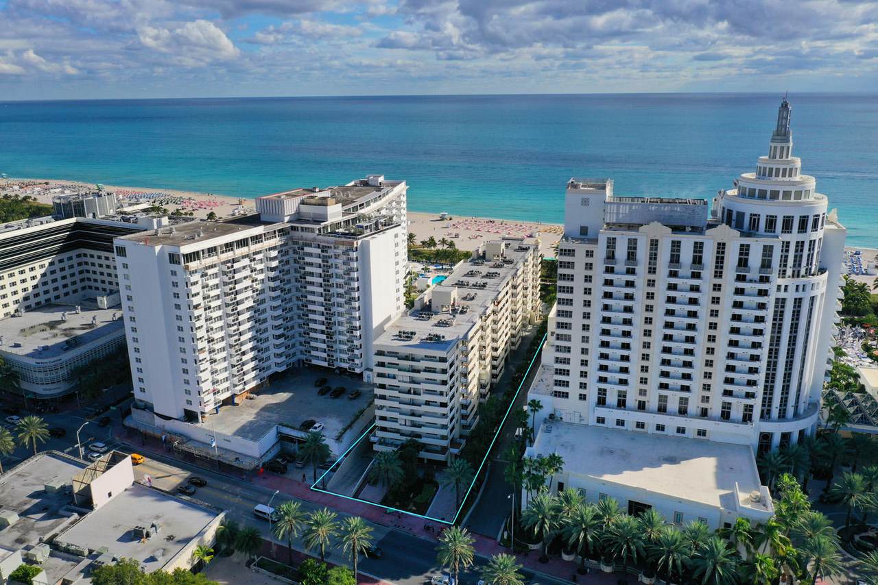 1623 Collins Avenue - Photo 1