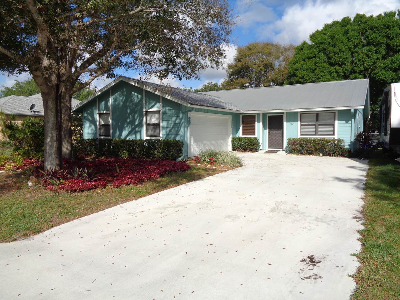 5043 Pine Knoll Way - Photo 1